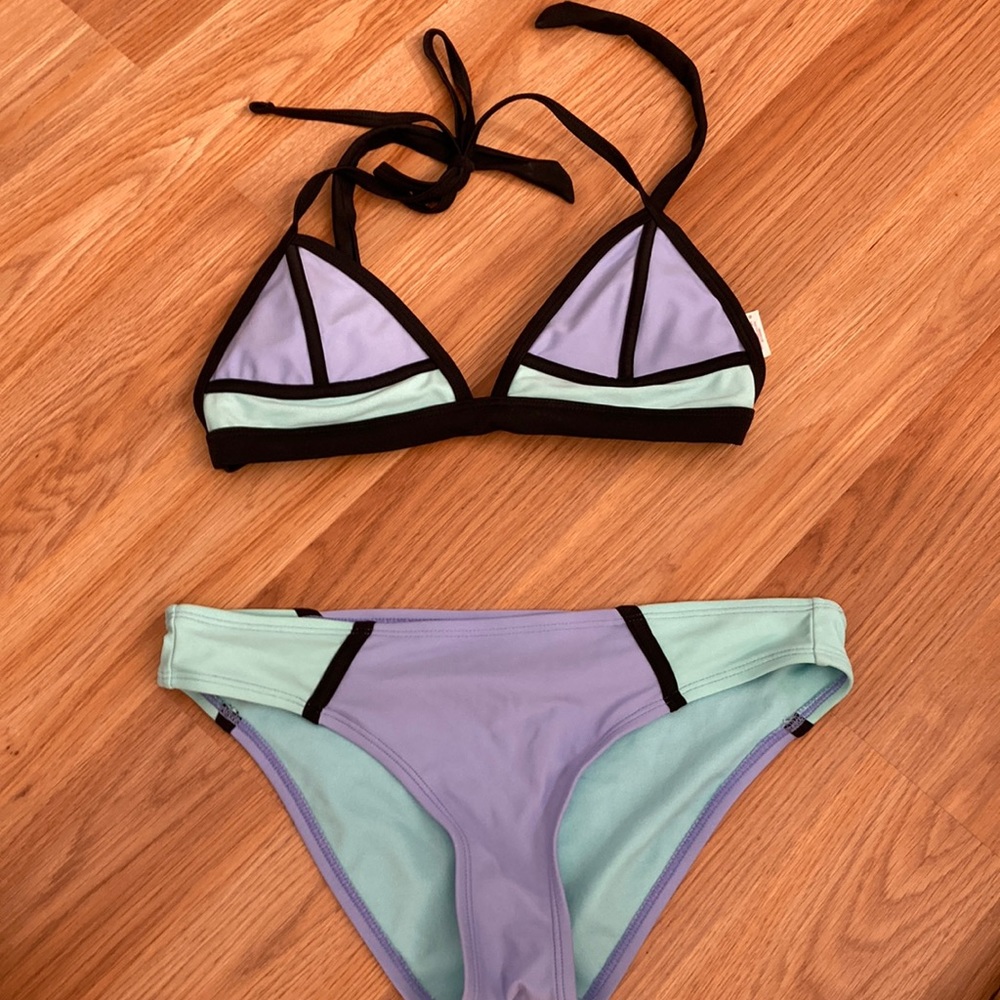 Cute bikini barely worn